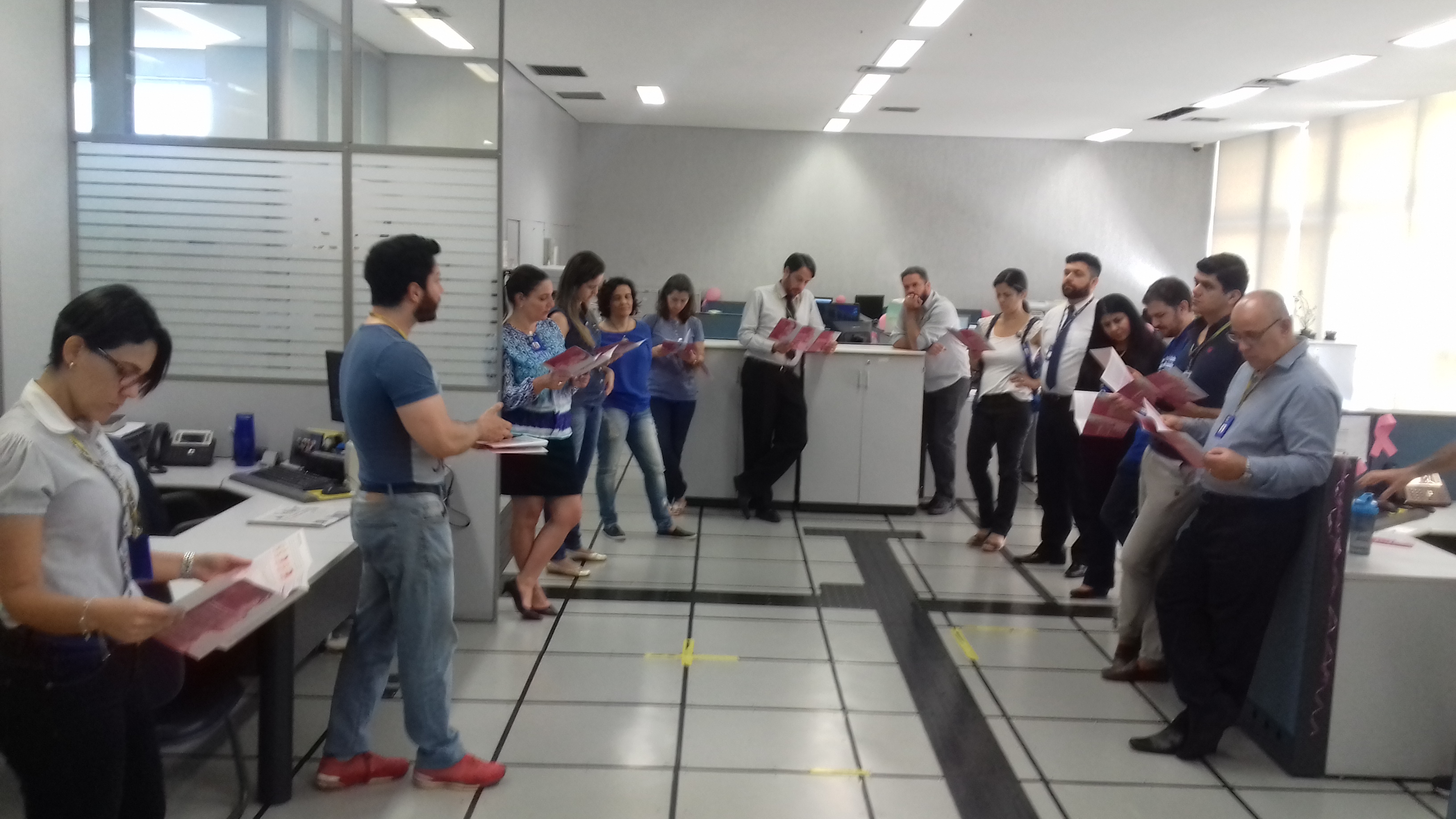 Gerência Regional de Gestão de Pessoas e Responsabilidade Socioambiental - Gepes Belo Horizonte – Banco do Brasil - EVENTO CASSI - "OS DIAS PODEM SER COR DE ROSA", na qual foi abordado o tema Saúde da Mulher com foco no câncer de mama e do colo de útero. O objetivo foi sensibilizar para as condutas preventivas, além das modificações dos hábitos para a melhoria da qualidade de vida. O evento contou com o apoio do Sesmt MG.